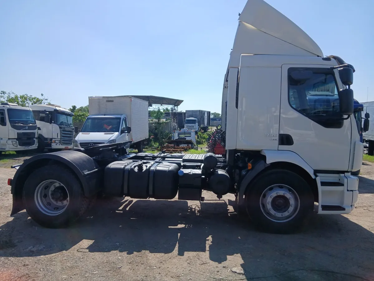 Volvo VM 330 4x2 18/18
